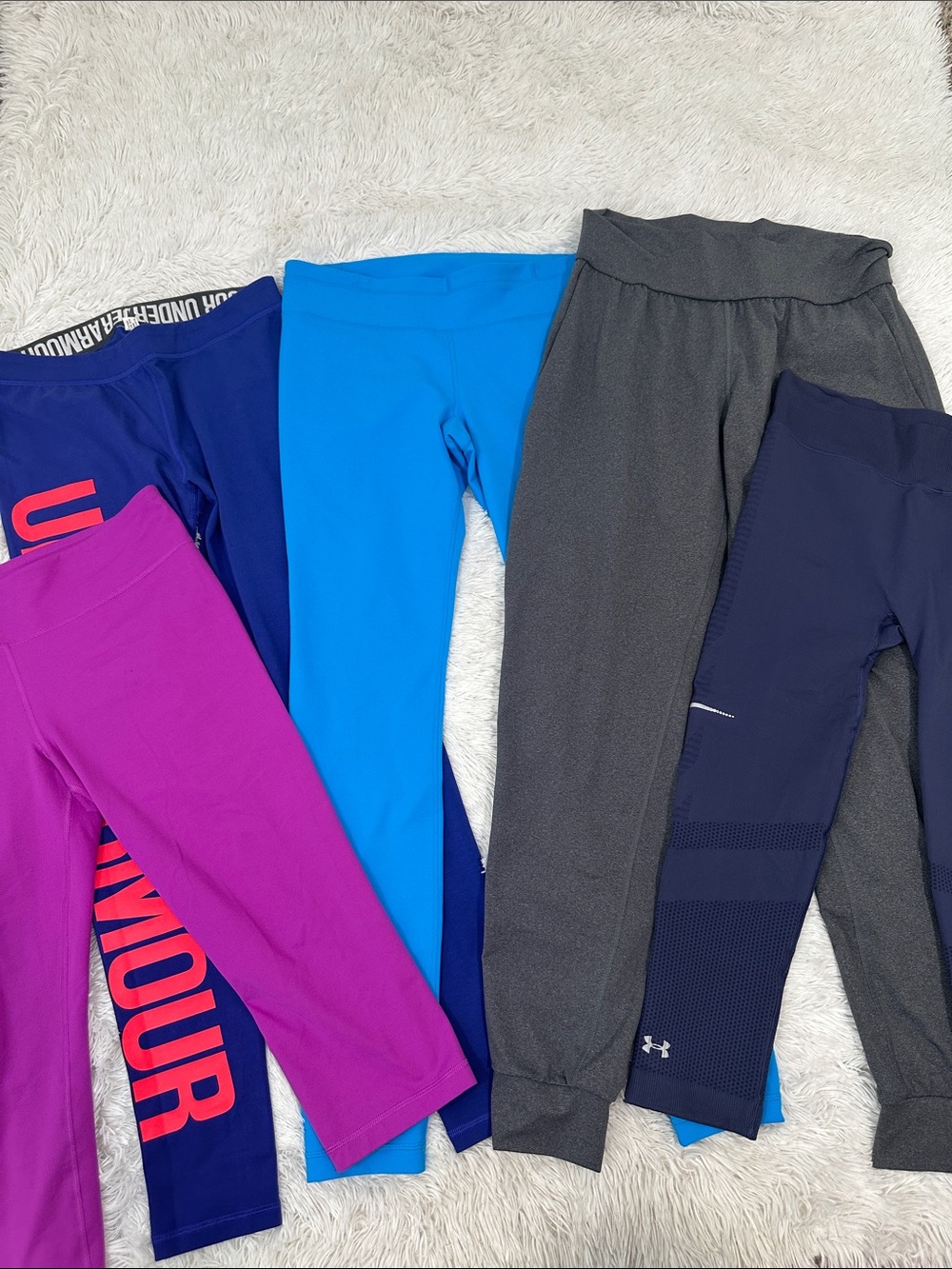 🦊 Bundle of 5 Under Armour Leggings Size M